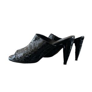 Donald J Pliner IESHA  heel